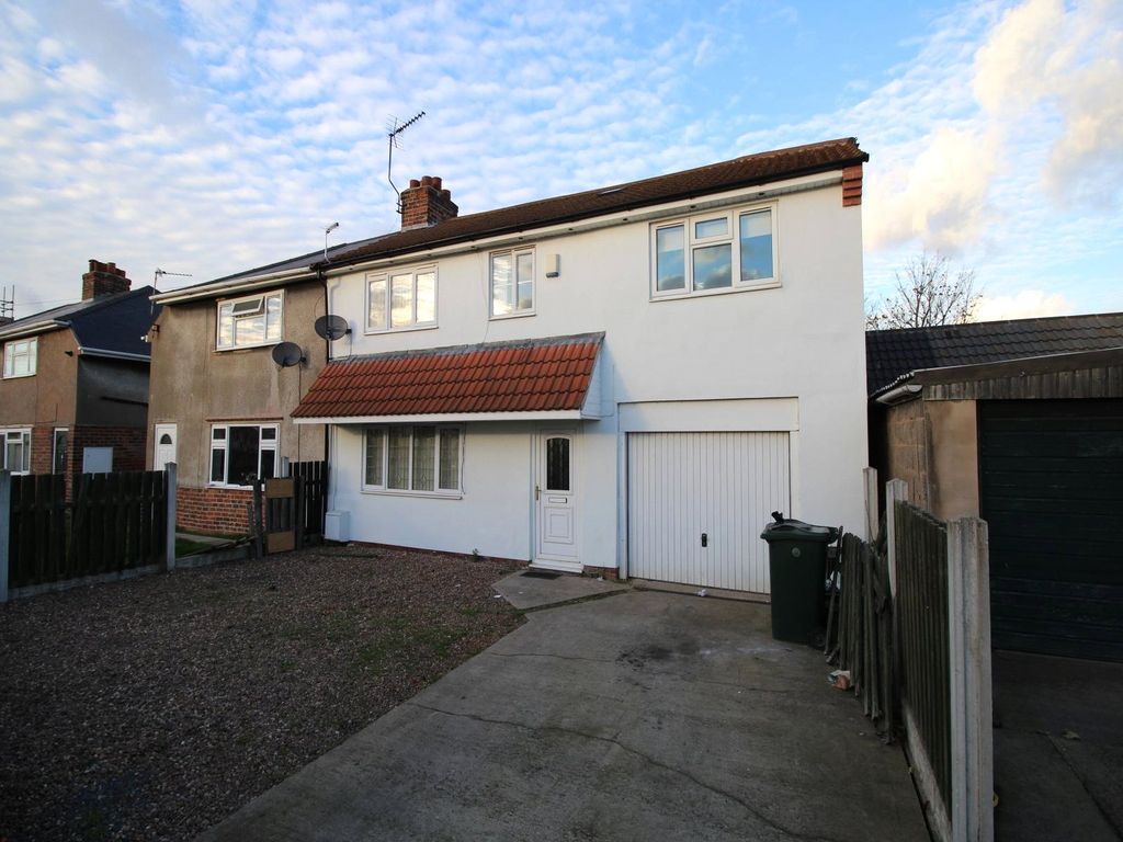 3 bed semidetached house for sale in Poplar Road, Dunscroft, Doncaster