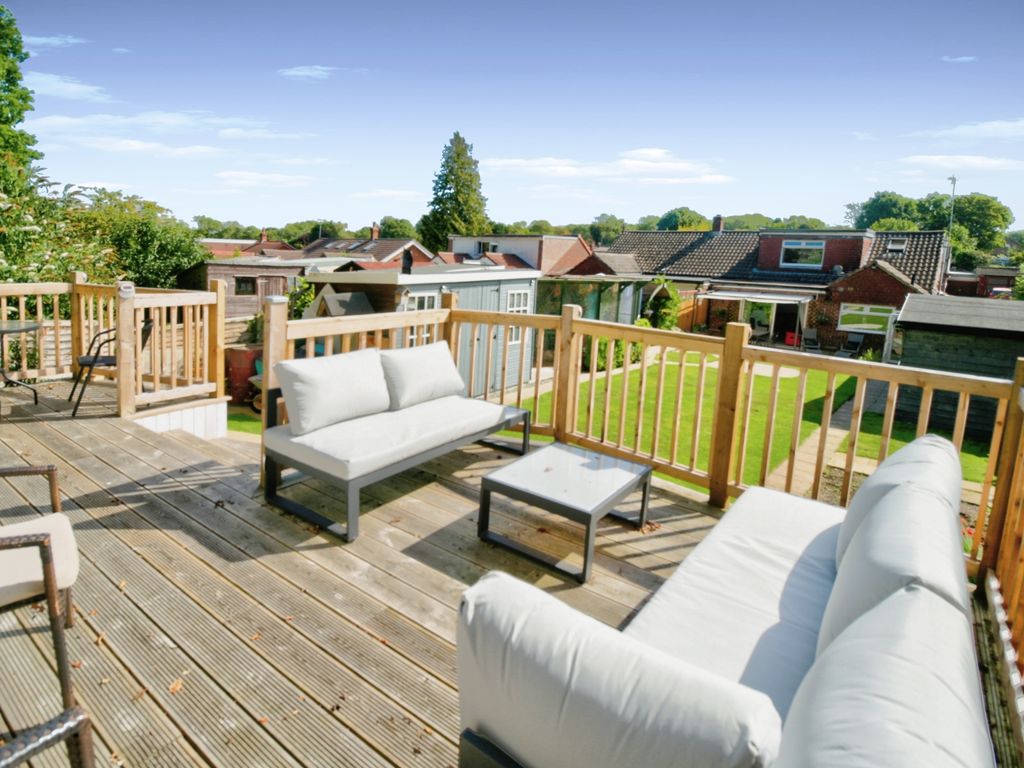 4 bed semidetached house for sale in Neal Road, West Kingsdown