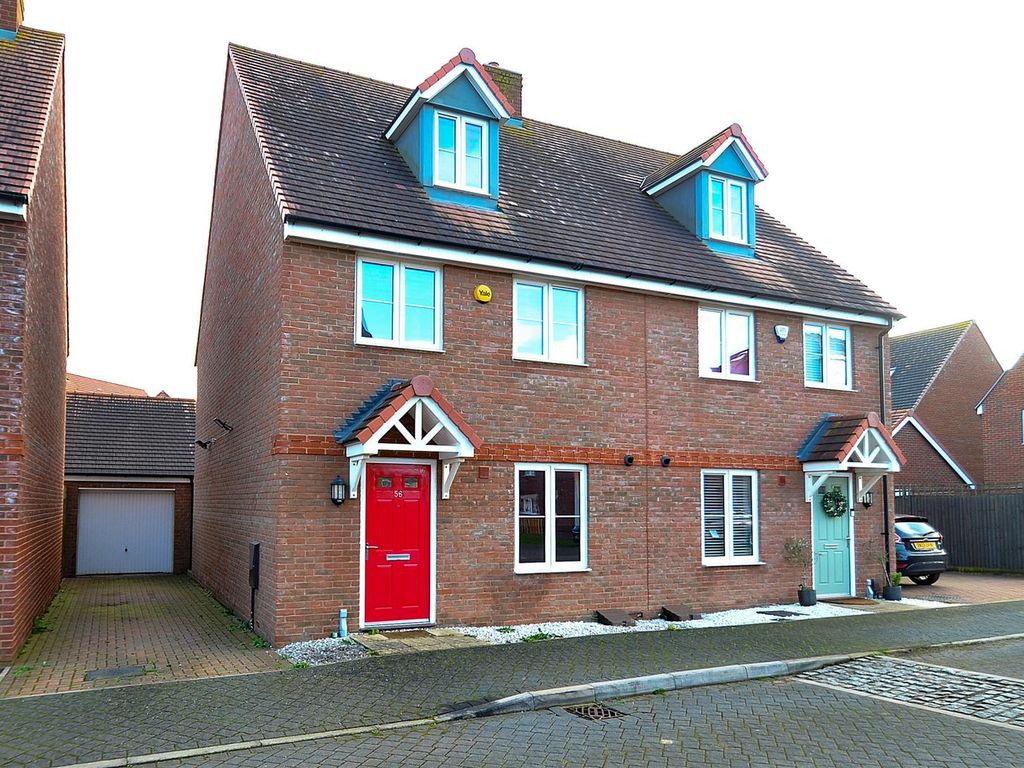 4 bed property for sale in Aspen Gardens, Stotfold, Hitchin SG5, £