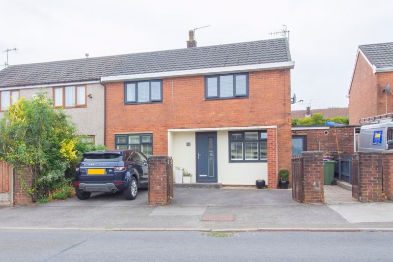 4 bed semidetached house for sale in Woodland Road, Croesyceiliog