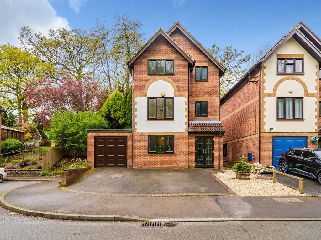 4 bed detached house for sale in Starlings Drive, Tilehurst RG31 Zoopla