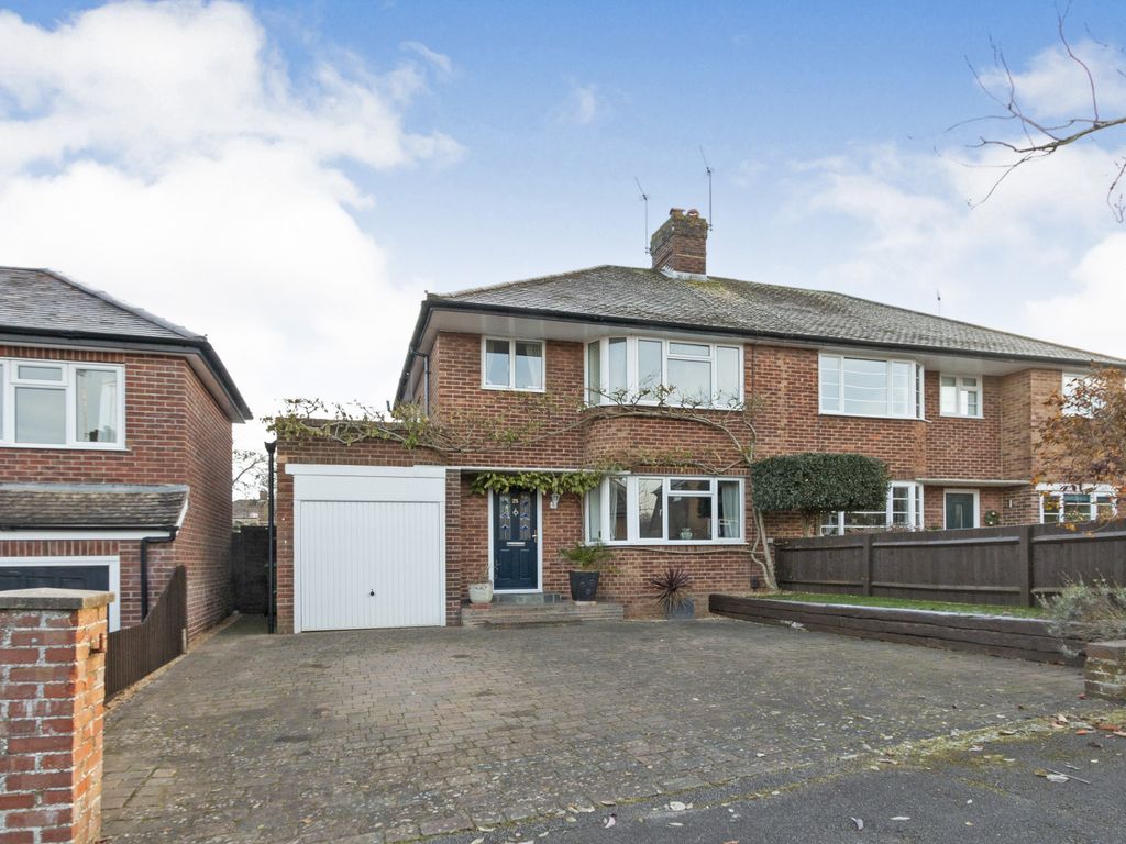 3 bed semidetached house for sale in Eastfield Avenue, Basingstoke