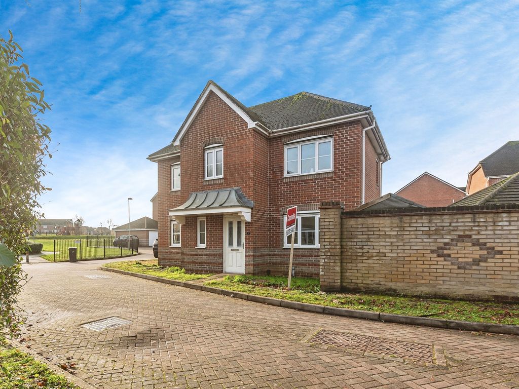 3 bed detached house for sale in Devizes Close, Highfields, Basingstoke