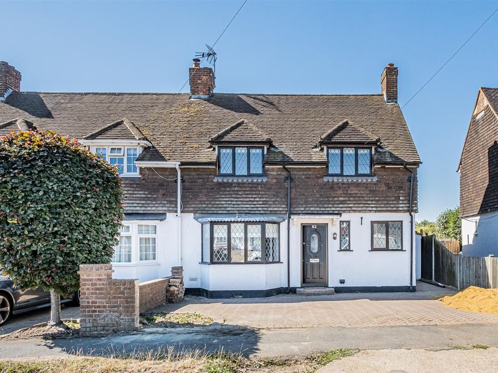 4 bed semidetached house to rent in Priory Close, Denham, Uxbridge UB9