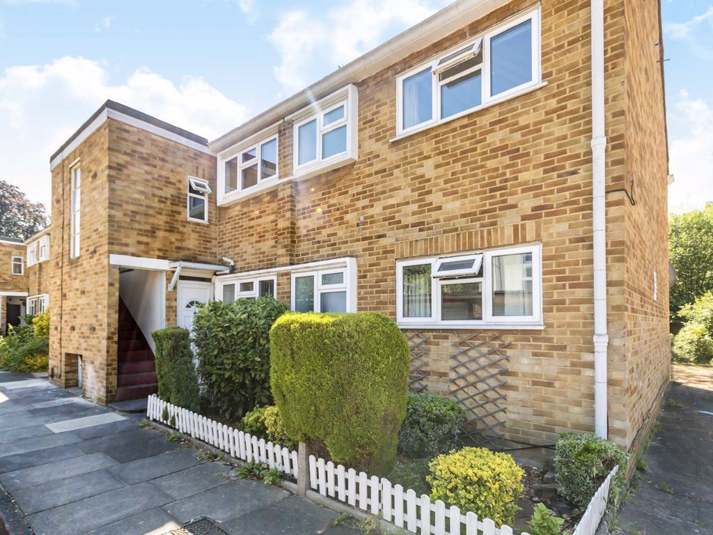 2 bed flat for sale in Dolphin Close, Surbiton KT6, £395,000 Zoopla