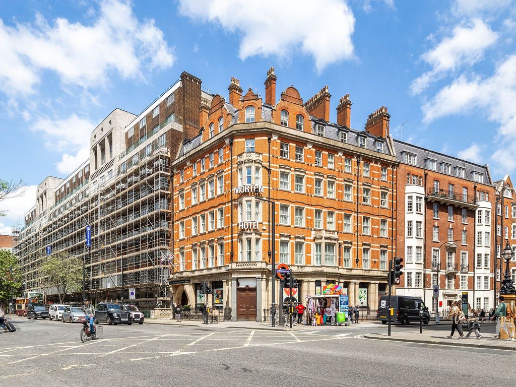 Studio to rent in Flat, Russell Court, Woburn Place, London WC1H, £