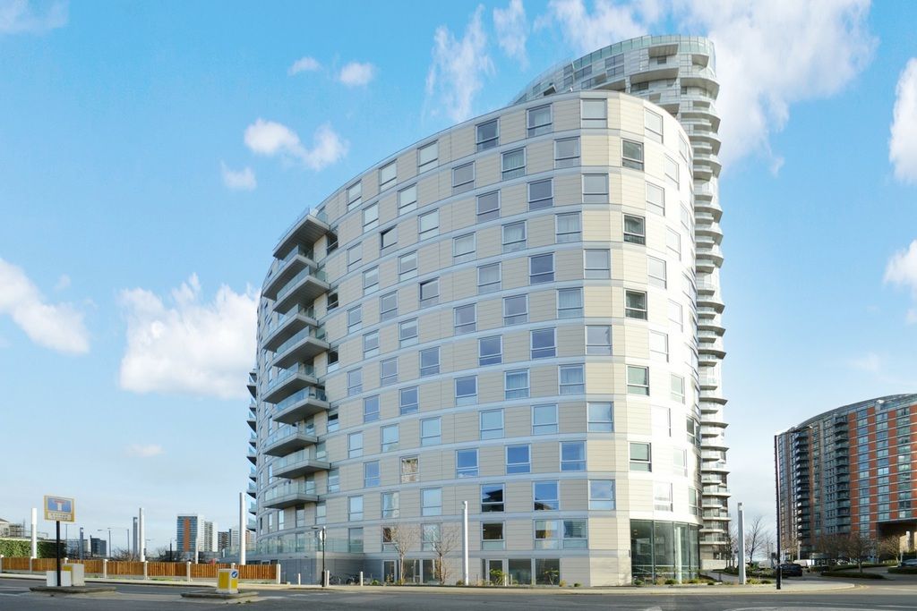 2 bed flat to rent in Dominion Walk, London E14 Zoopla