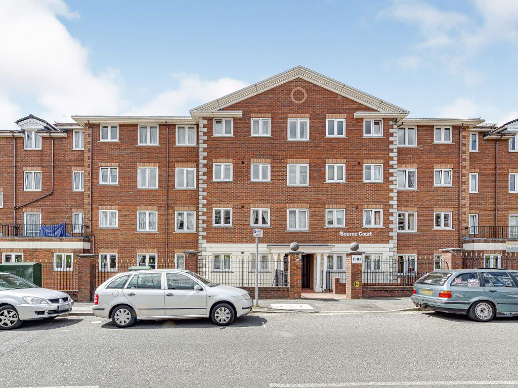 2 bed flat for sale in Bourne Court, Croydon Road, Caterham, Surrey CR3