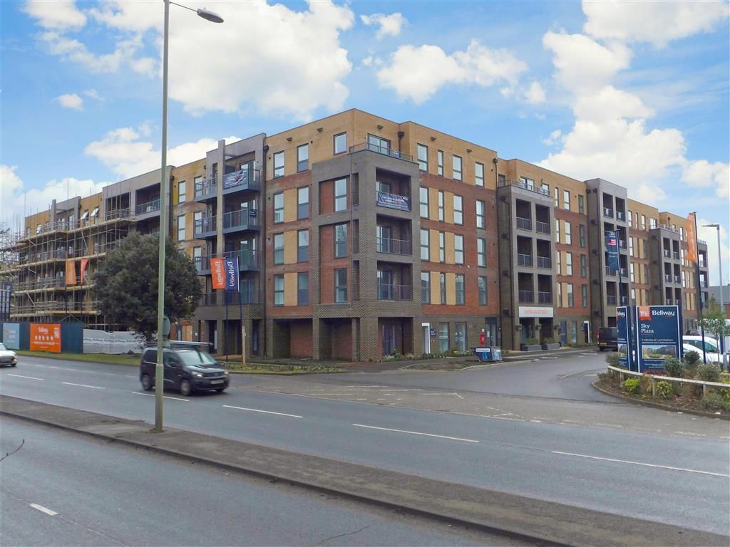 1 bed flat for sale in Moorfield Place, Farnborough, Hampshire GU14