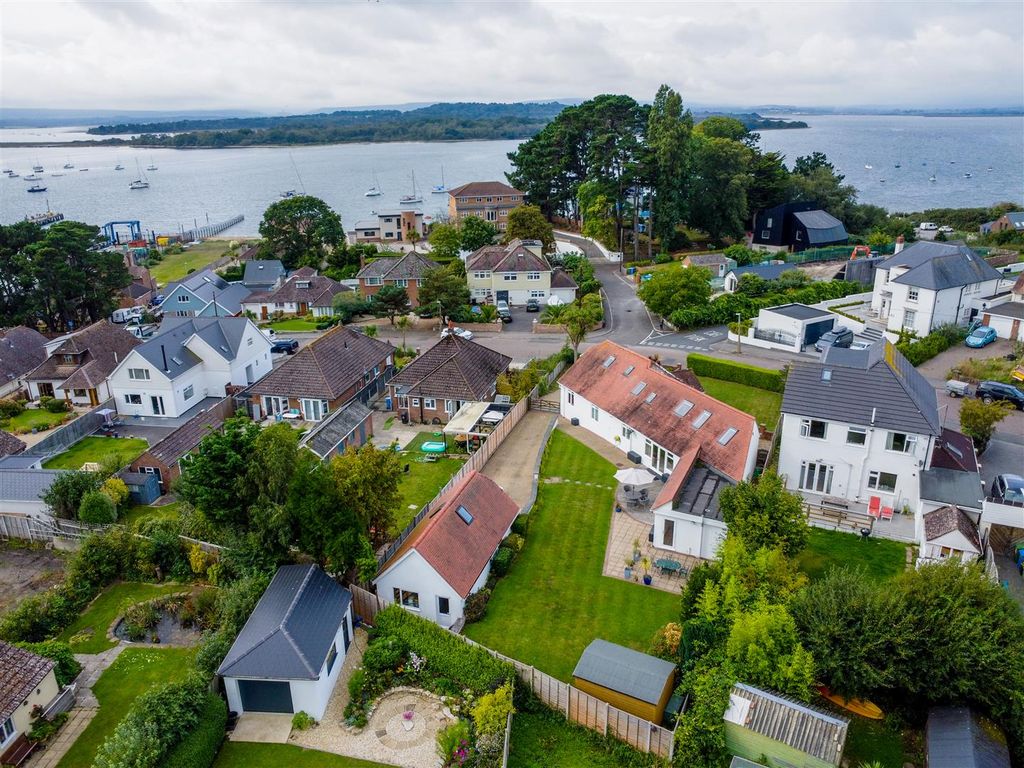 5 bed detached house for sale in Lake Drive, Hamworthy, Poole BH15, £