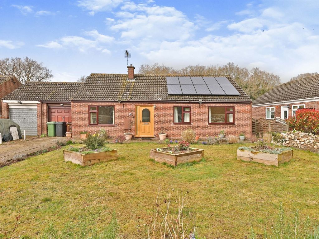 3 bed detached bungalow for sale in Elizabeth Drive, Necton, Swaffham