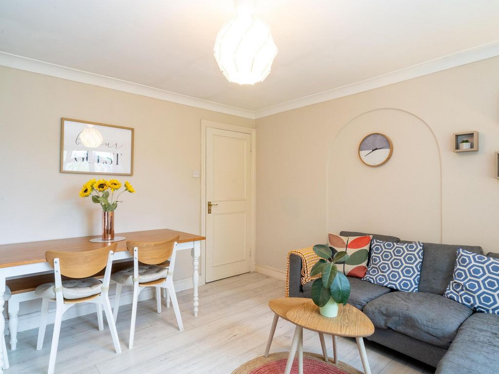 2 bed flat for sale in Stonegrove, Edgware HA8, £335,000 Zoopla