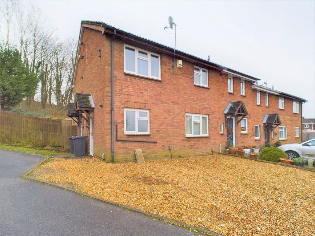 1 bed terraced house for sale in Berkeley Drive, Basingstoke RG22, £