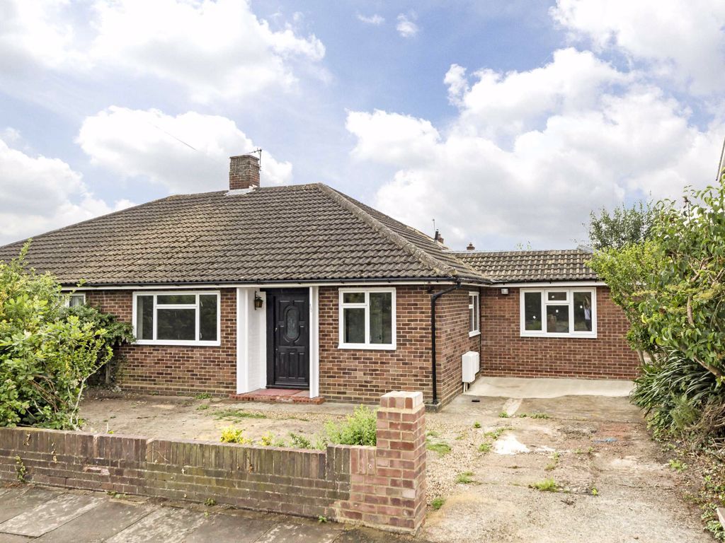 4 bed bungalow for sale in Hanworth Road, Hampton TW12 Zoopla