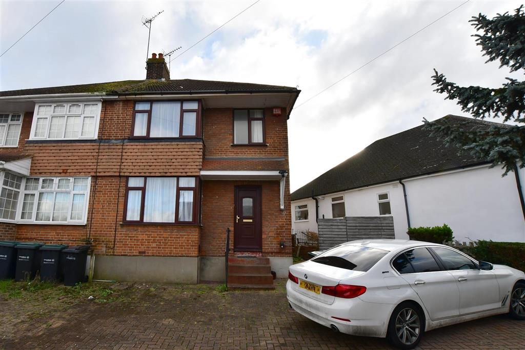 3 bed semidetached house for sale in Lamorna Avenue, Gravesend, Kent