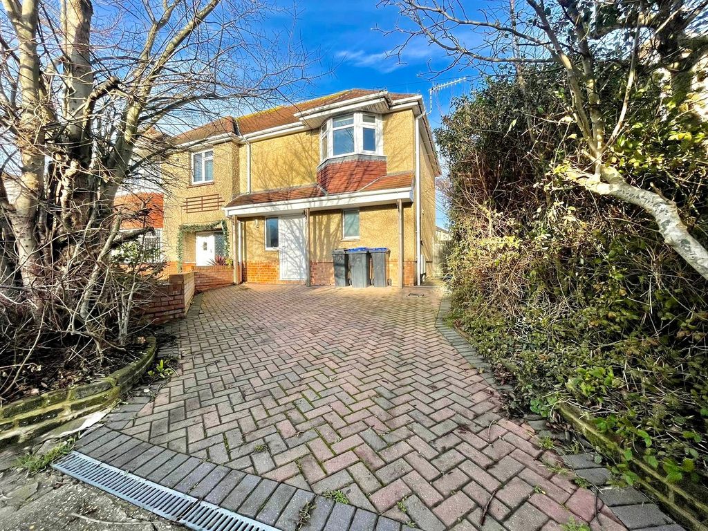 2 bed semidetached house to rent in Monks Close, Lancing BN15 Zoopla
