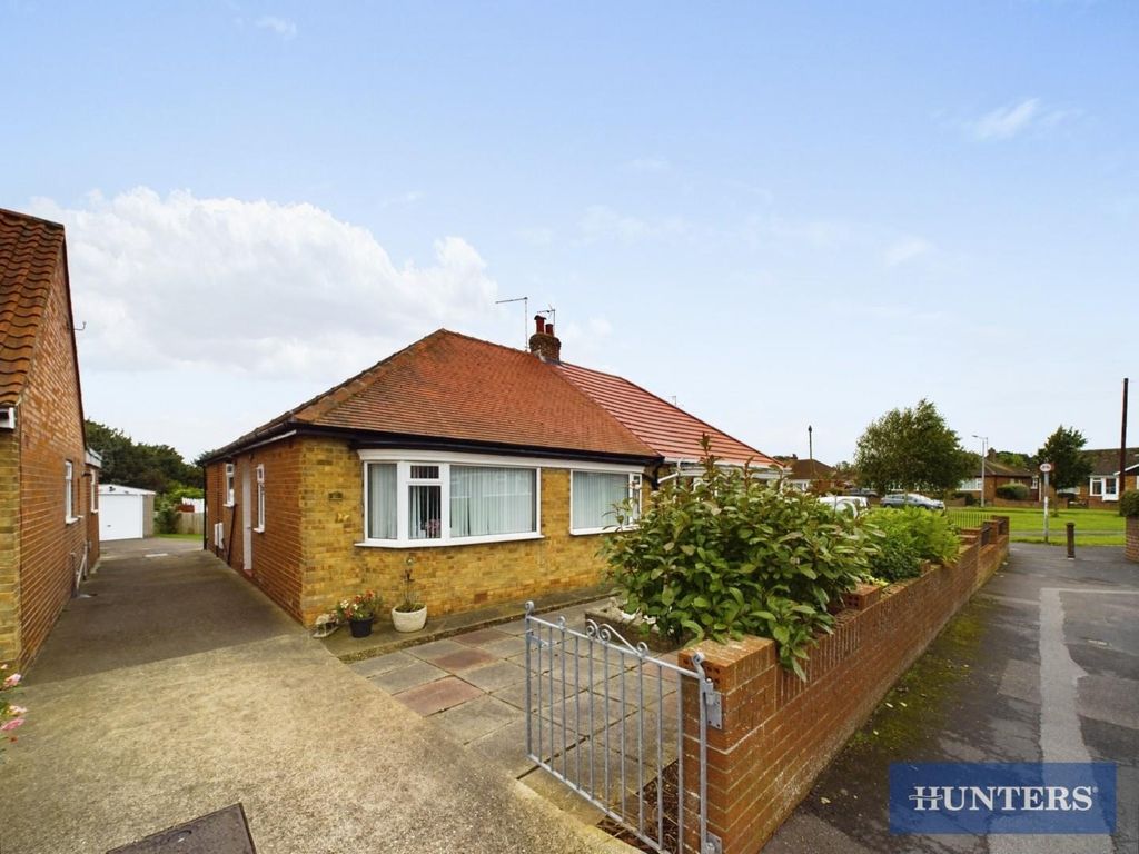 2 bed semidetached bungalow for sale in Fortyfoot Court, Bridlington