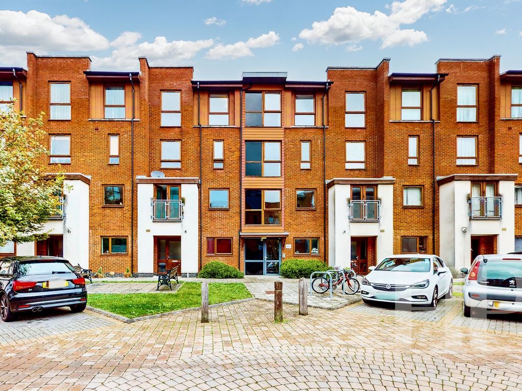 2 bed flat for sale in Commonwealth Drive, Tomlin Court Commonwealth