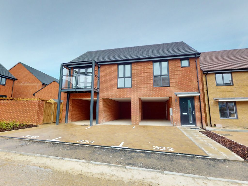 2 bed property to rent in Oaks Barn Lane, Bridgefield, Ashford TN25