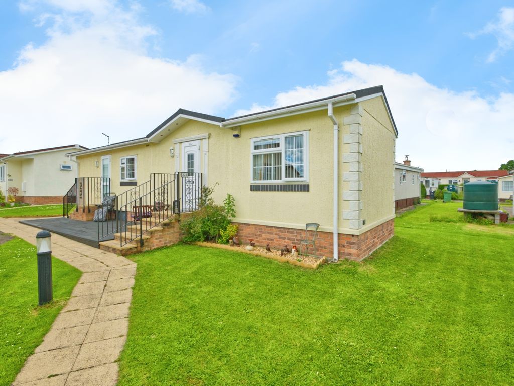 2 bed mobile/park home for sale in Ivy House Park, Taunton, Somerset