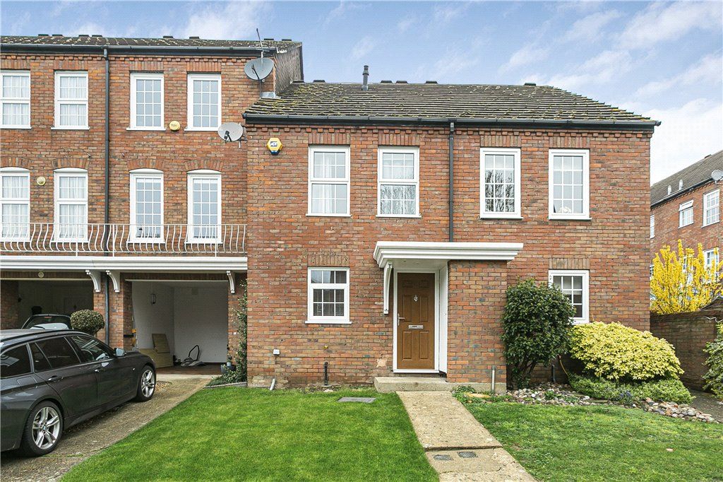 2 bed terraced house for sale in College Close, Twickenham TW2 Zoopla