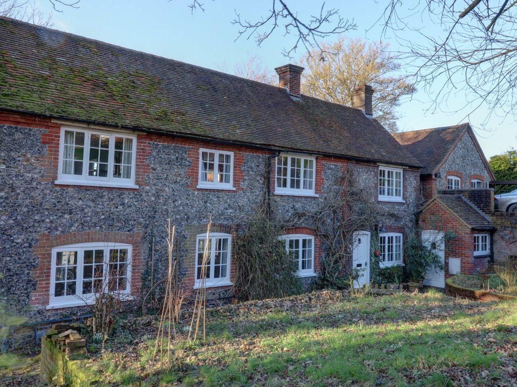 4 bed detached house to rent in Lower Road, Loosley Row, Princes