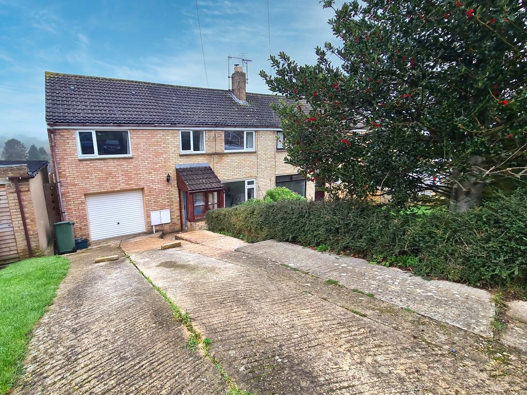 4 bed semidetached house for sale in Fishers Way, Kingscourt, Stroud