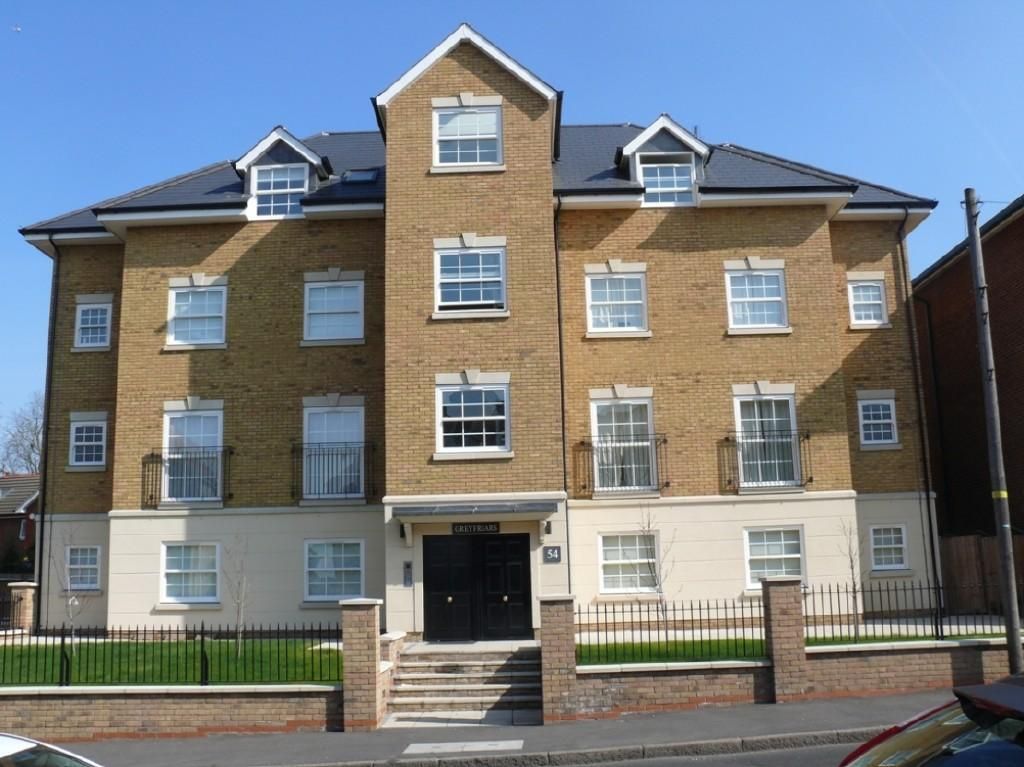 2 bed flat to rent in Butts Green Road, Hornchurch RM11, £1,550 pcm