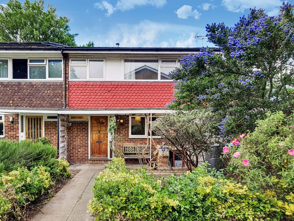 3 bed semidetached house for sale in Kingfisher Drive, Ham, Richmond