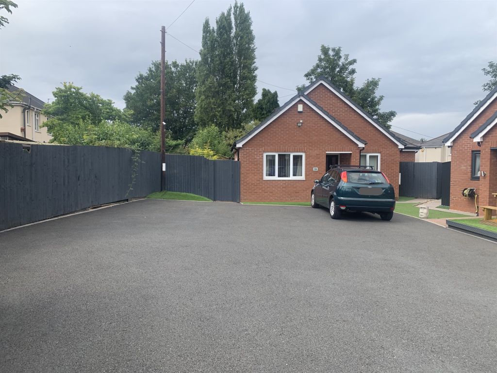 3 bed detached bungalow for sale in Carlton Avenue, Bilston WV14 Zoopla