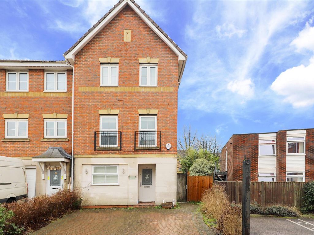 4 bed town house for sale in Crispin Way, Hillingdon UB8, £525,000 Zoopla