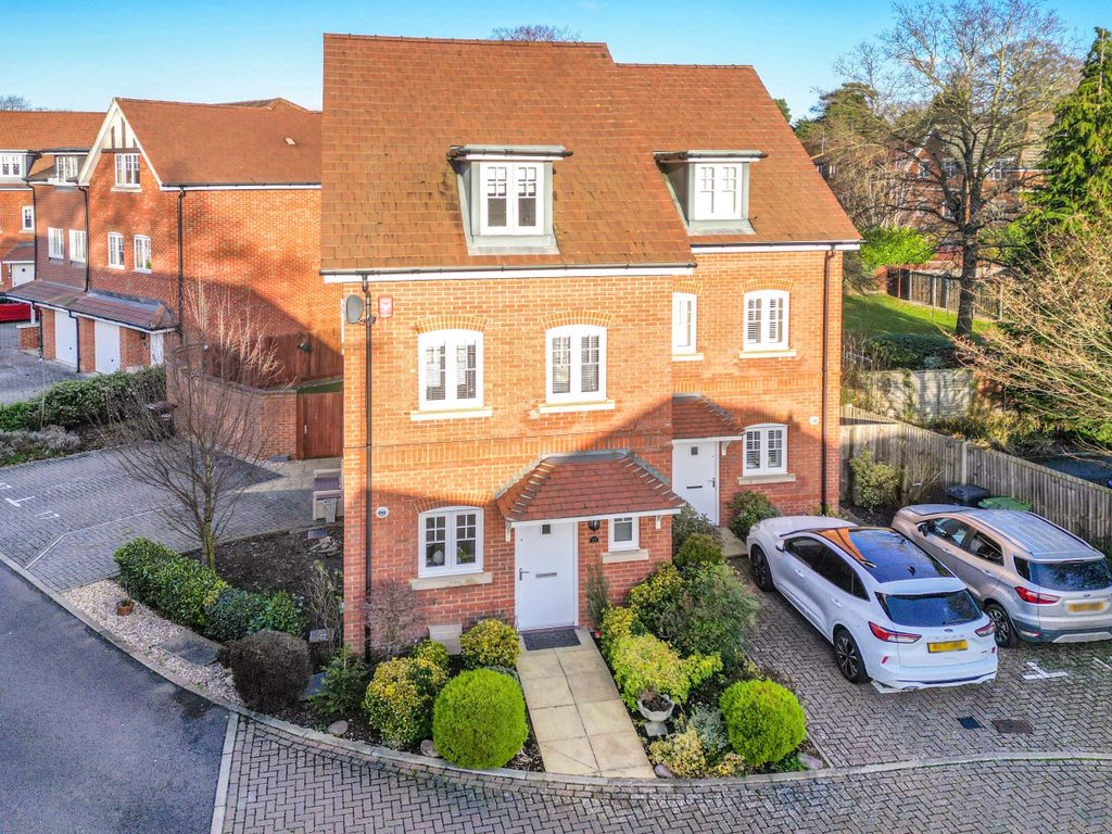 3 bed semidetached house for sale in Blenheim Place, Camberley, Surrey