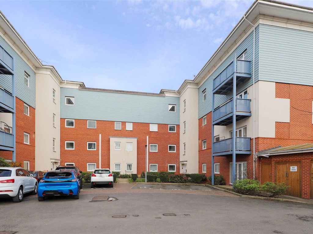 2 bed flat for sale in Wraysbury Drive, Yiewsley, West Drayton UB7 Zoopla