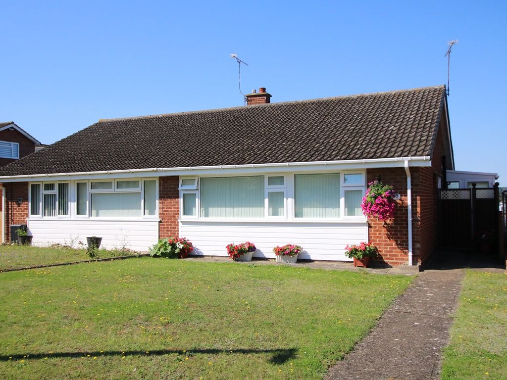 2 bed semidetached bungalow for sale in Edinburgh Gardens, Claydon