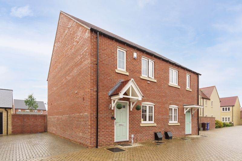 3 bed semidetached house for sale in Stratford Way, Bicester OX26 Zoopla