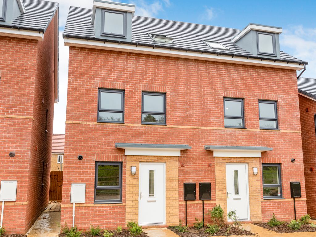 3 bed semidetached house to rent in Fern Way, Overstone NN6, £1,450