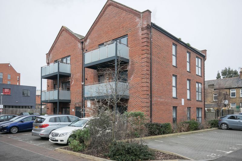 3 bed flat to rent in Otter Way, West Drayton UB7 Zoopla