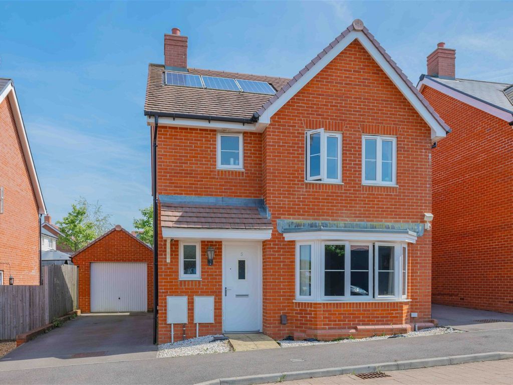 3 bed detached house for sale in Dollery Close, Botley, Southampton