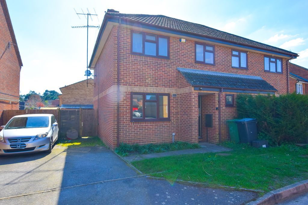 3 bed semidetached house for sale in Windermere Road, Bordon GU35 Zoopla