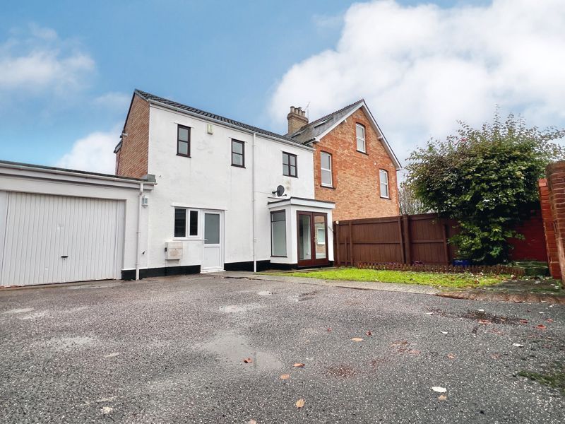 2 bed end terrace house for sale in Wood Street, Taunton TA1, £200,000