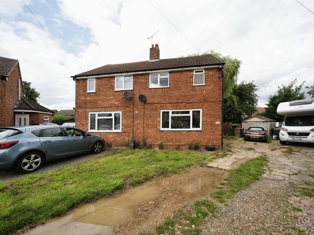 3 bed semidetached house for sale in Eastfield Close, Luton LU2, £280,000 Zoopla