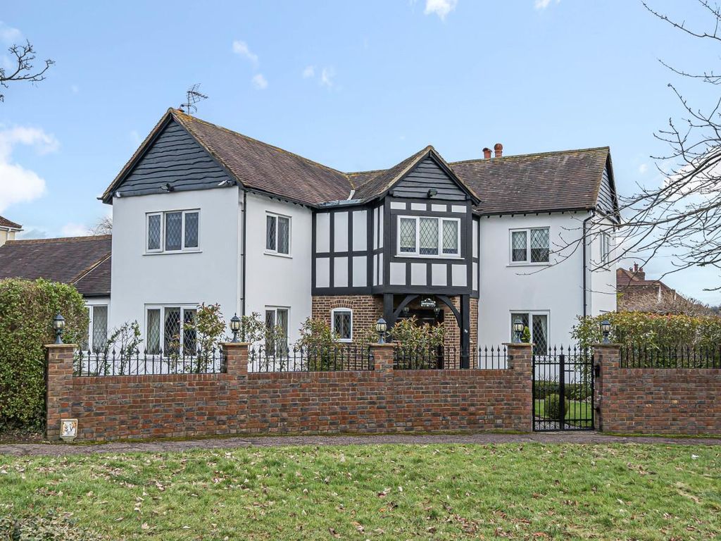 5 bed detached house for sale in Heath Drive, Little Heath, Potters Bar