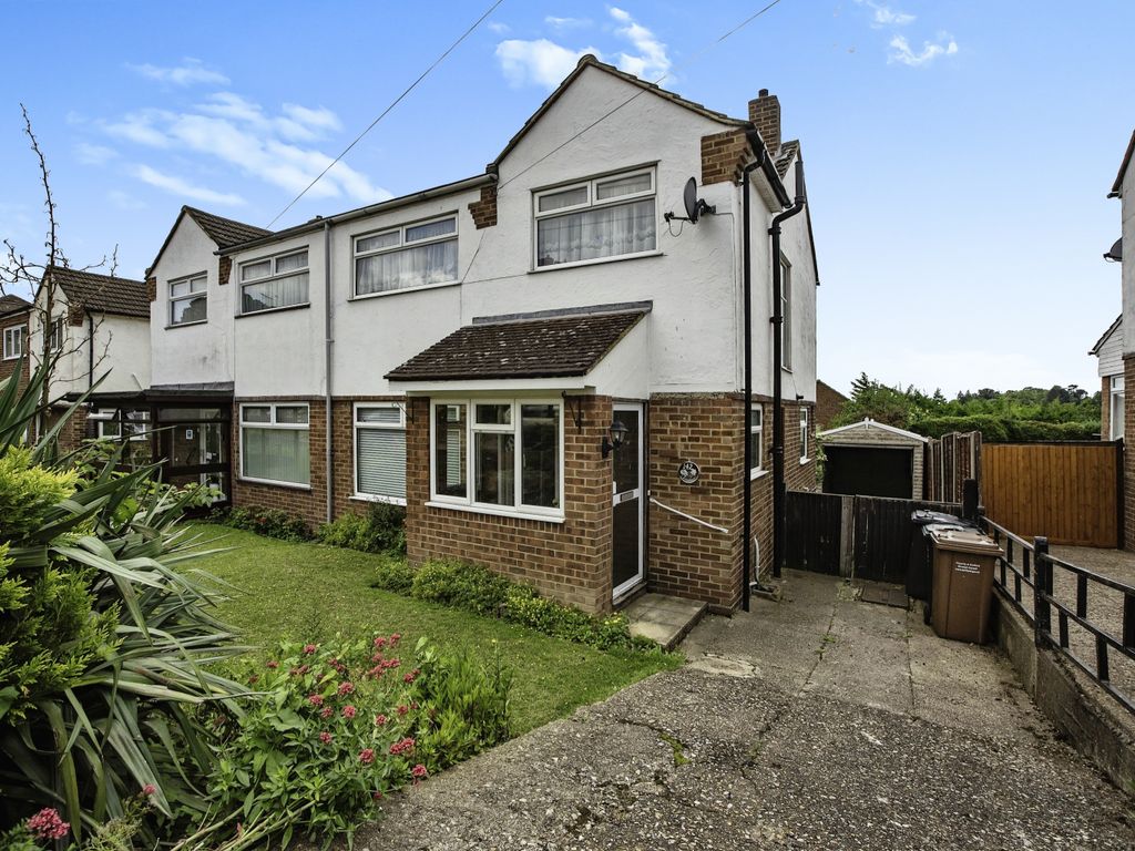 4 bed semidetached house for sale in Coombfield Drive, Dartford, Kent