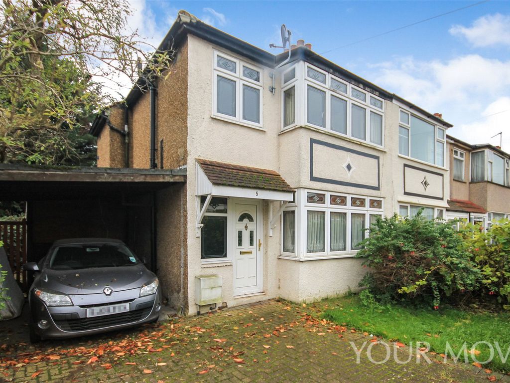 3 bed end terrace house for sale in Percy Road, Romford RM7, £450,000