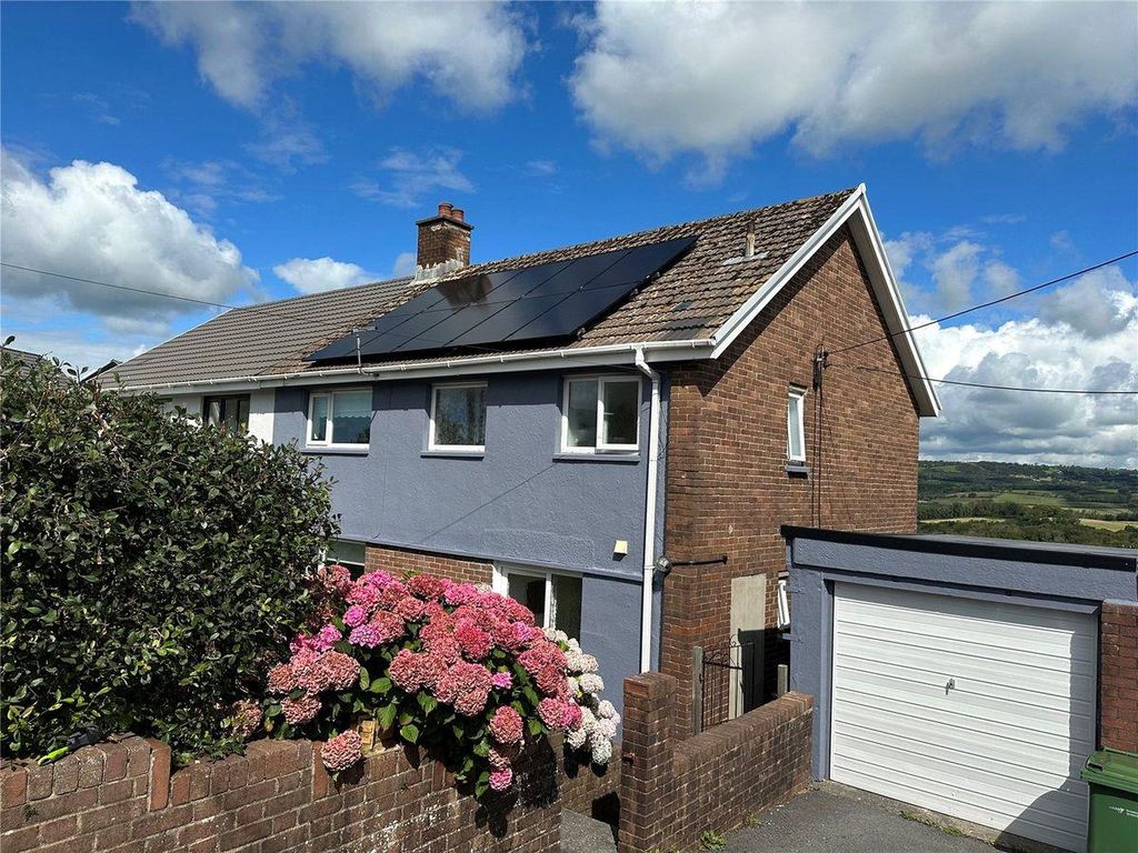 3 bed property for sale in Ger Y Coed, Pontyates, Llanelli SA15, £