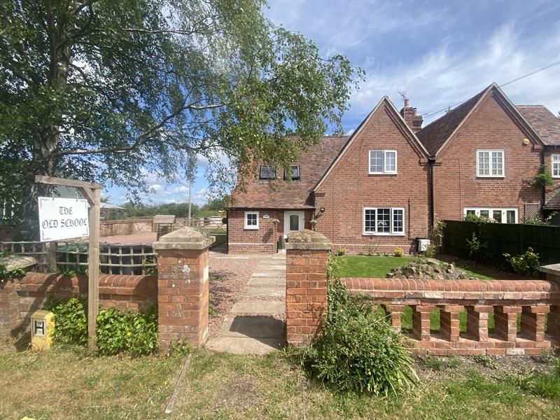 2 bed semidetached house for sale in The Old School, Hook Common