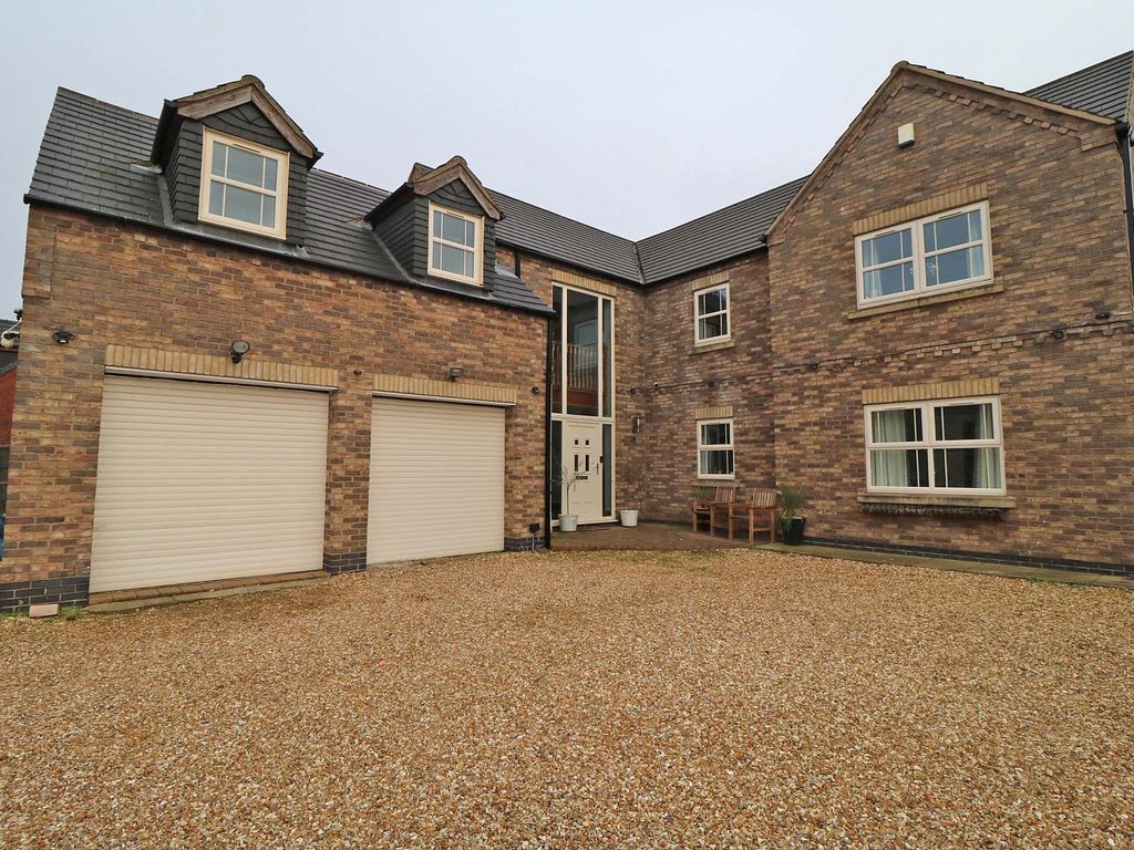 5 bed detached house for sale in Keepers Way, Belton, Doncaster DN9