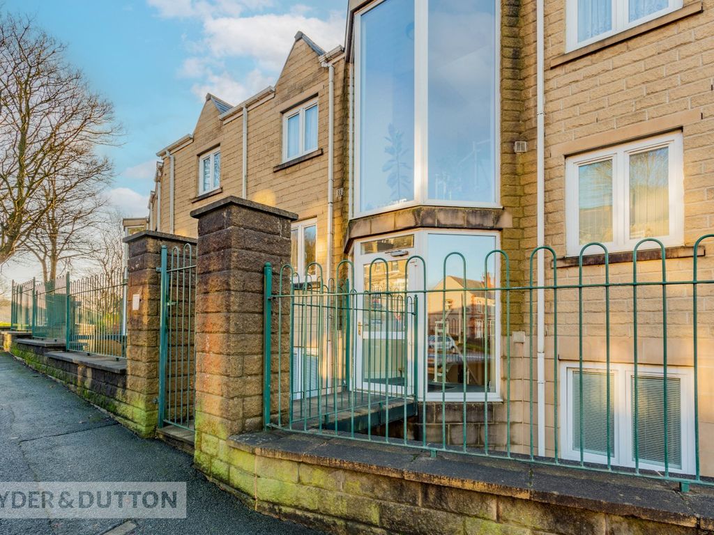 2 bed flat for sale in Rochdale Road, Halifax, West Yorkshire HX2, £