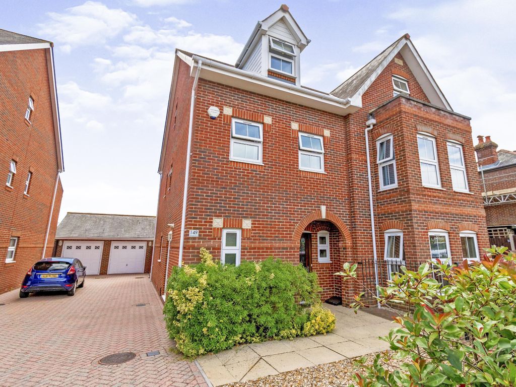 3 bed town house for sale in Bellemoor Road, Upper Shirley, Southampton