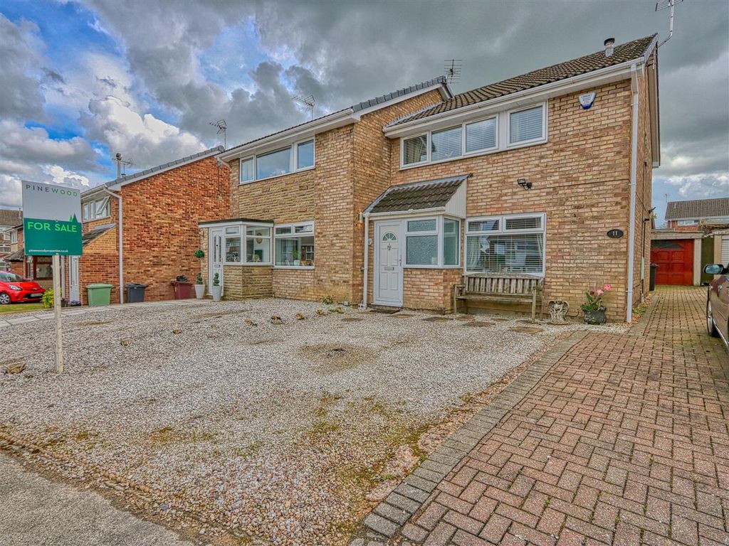 3 bed semidetached house for sale in Cornwall Drive, Grassmoor